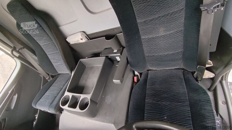 Lastbil med flak och presenning Mercedes-Benz Atego 1230L