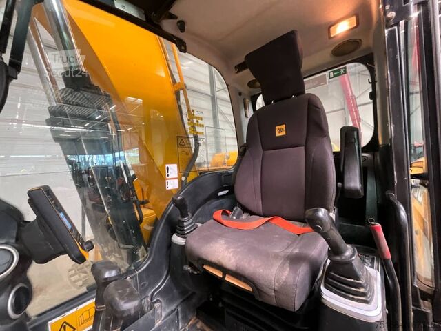 Pelle sur chenilles JCB JS 131 LC