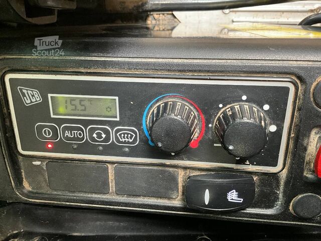 Pelle sur chenilles JCB JS 131 LC