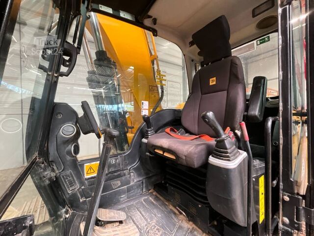 Pelle sur chenilles JCB JS 131 LC