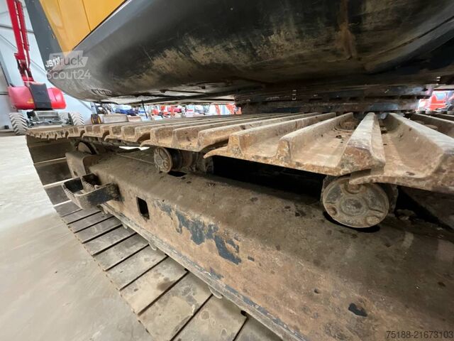 Pelle sur chenilles JCB JS 131 LC