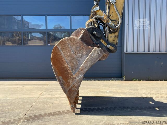 Kolesni bager Caterpillar M318F