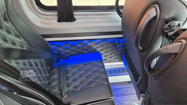 Minibus MERCEDES-BENZ 519  Allrad 4 x 4 Lagerfahrzeug Stock 20 Sitzer