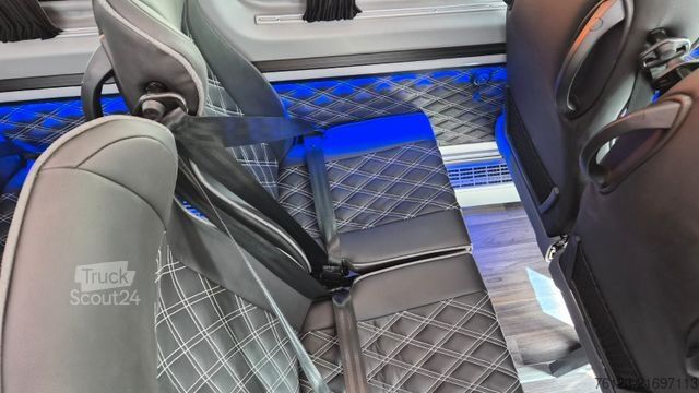 Minibus MERCEDES-BENZ 519  Allrad 4 x 4 Lagerfahrzeug Stock 20 Sitzer