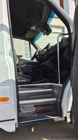 Minibus MERCEDES-BENZ 519  Allrad 4 x 4 Lagerfahrzeug Stock 20 Sitzer