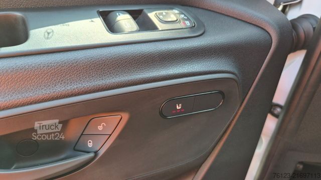 Minibus MERCEDES-BENZ 519  Allrad 4 x 4 Lagerfahrzeug Stock 20 Sitzer