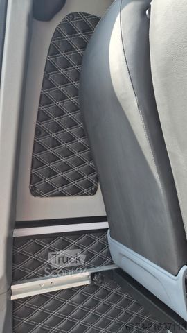 Minibus MERCEDES-BENZ 519  Allrad 4 x 4 Lagerfahrzeug Stock 20 Sitzer