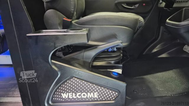 Minibus MERCEDES-BENZ 519  Allrad 4 x 4 Lagerfahrzeug Stock 20 Sitzer