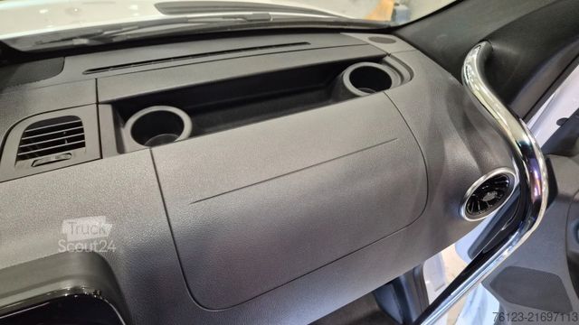 Minibus MERCEDES-BENZ 519  Allrad 4 x 4 Lagerfahrzeug Stock 20 Sitzer