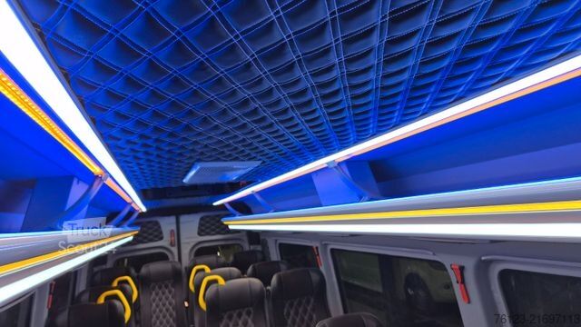Minibus MERCEDES-BENZ 519  Allrad 4 x 4 Lagerfahrzeug Stock 20 Sitzer