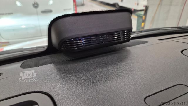 Minibus MERCEDES-BENZ 519  Allrad 4 x 4 Lagerfahrzeug Stock 20 Sitzer