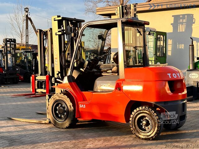 Carretilla elevadora Toyota 42-4FD40 / DIESEL / 4500KG / DUPLEX / FO