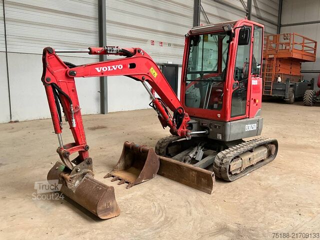 Mini-escavadora Volvo ECR 25 D