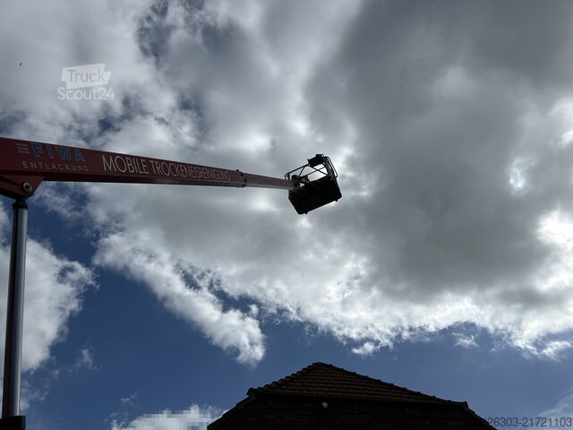 Priklopnik z delovno ploščadjo Denka Lift 