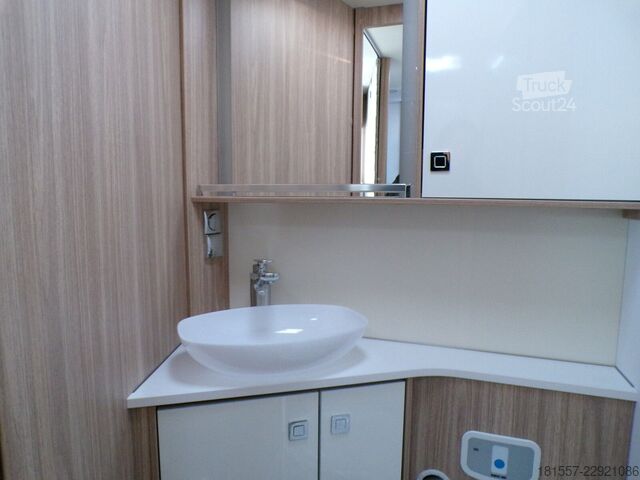 Pusiau integruotas kemperis BÜRSTNER Limited T IT 727 G Hubbett, SAT, Markise