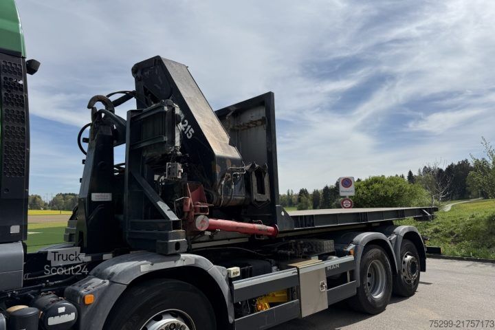 Grue montée sur camion  215-3/40 für Hakengerät & BDF Twistlock