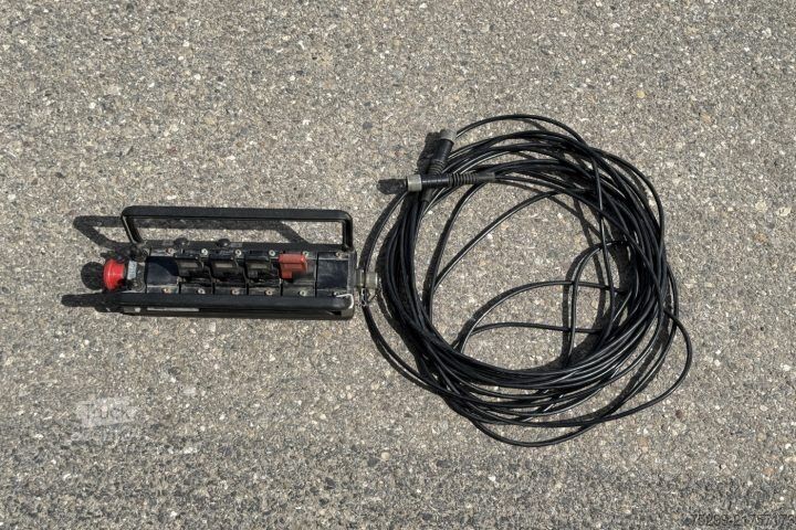 Grue montée sur camion  215-3/40 für Hakengerät & BDF Twistlock