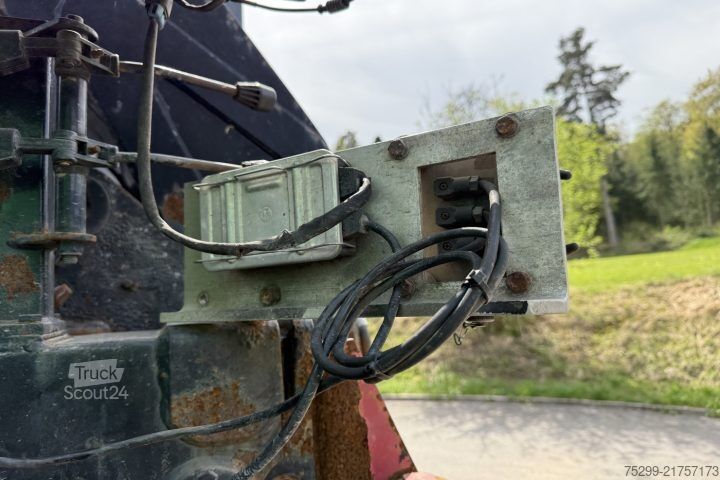 Grue montée sur camion  215-3/40 für Hakengerät & BDF Twistlock