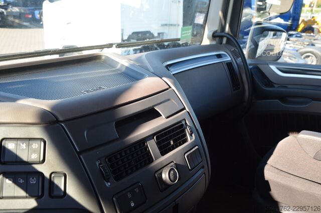 Standarta vilcējs DAF XF 530 / 2021r / SUPER SPACE / KLIMA P. / ACC / RETARDER / 9100