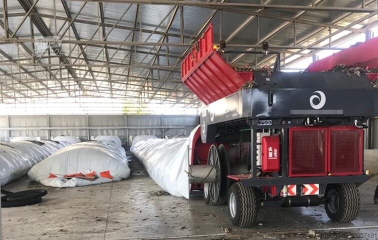 Mașină de însilozat autopropulsată Ambientalia s.r.l. ambiPress NSH30