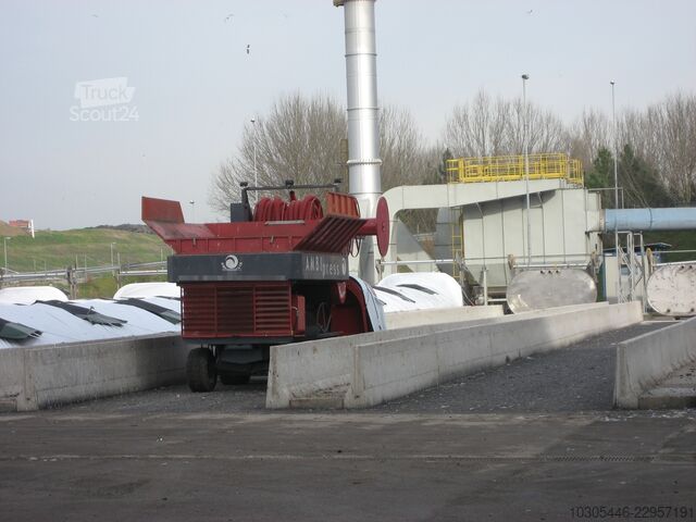 Mașină de însilozat autopropulsată Ambientalia s.r.l. ambiPress NSH30