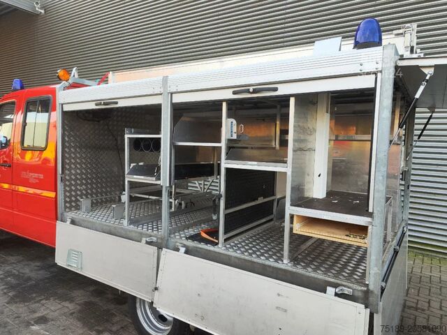 Véhicule de lutte contre les incendies Mercedes-Benz Sprinter 412 D 4x4