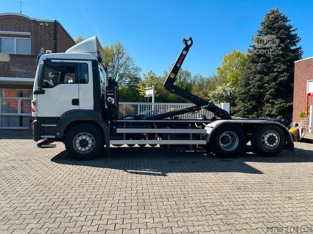 Camión portacontenedores de gancho MAN 26.460 TGS Abrollkipper 6x2