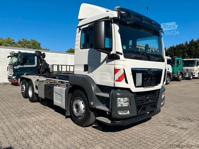 Camión portacontenedores de gancho MAN 26.460 TGS Abrollkipper 6x2