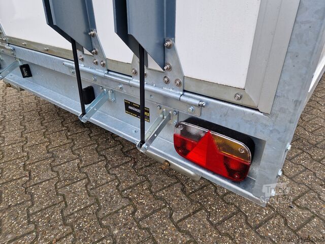 Dėžinė priekaba Blyss 615x221x205xm 3500kg 100km/H Sandwichkoffer Wände glatt Heckrampe Zurrsystem