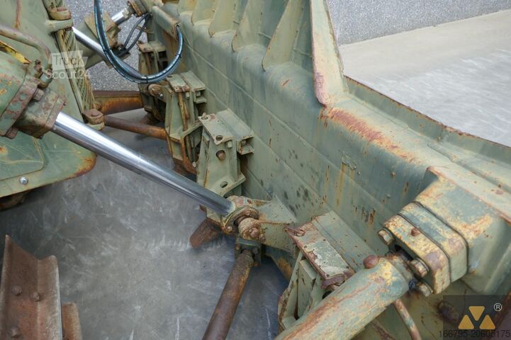 Puskutraktori Caterpillar D7F Ex-army