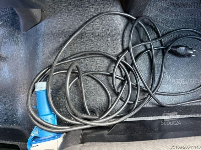 Fourgon isotherme frigorifique FORD TRANSIT 2,2 D Custom Kühlkasten*KONVEKTA*STAND