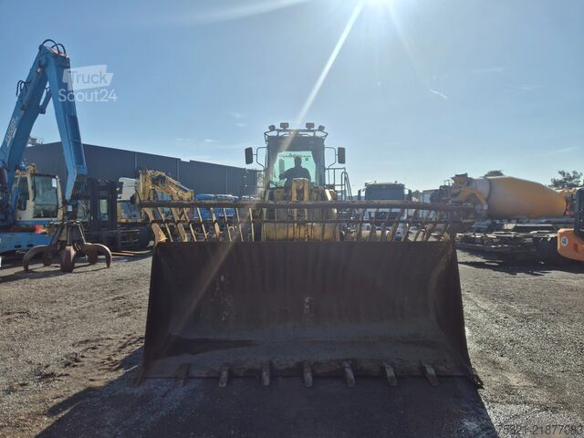 прес для сміття Komatsu WF 450 - 3D