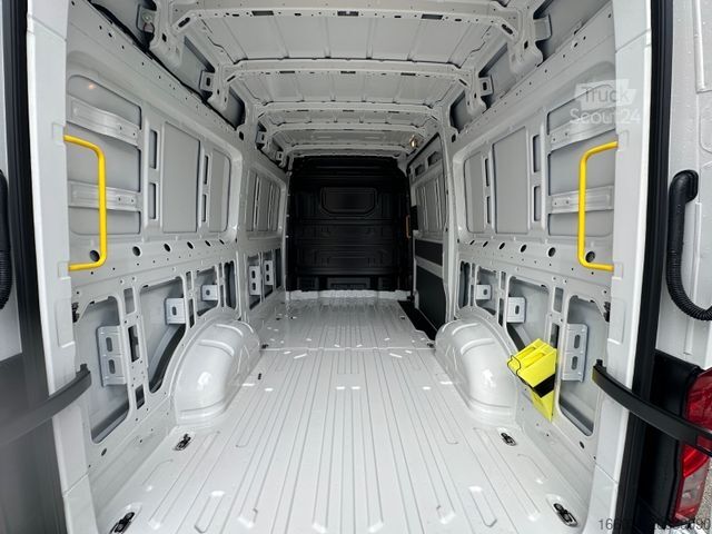 Komercijalno vozilo sa visokim krovom VOLKSWAGEN Crafter Kombi Kasten 35 L3H3 Autom. AHK 270Türen