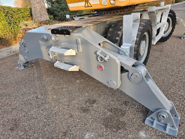 حفار متحرك LIEBHERR LH 22M Mit Dehaco Sortiergreifer