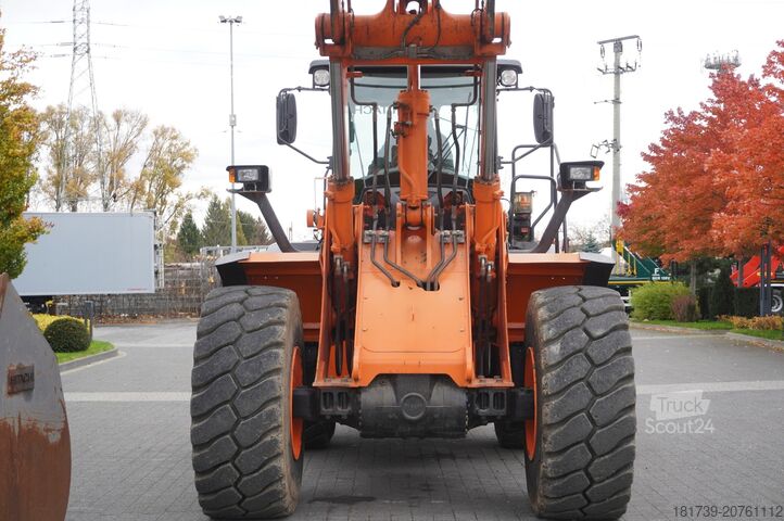 Artikulētais iekrāvējs Hitachi ZW220 articulated loader / 2 buckets