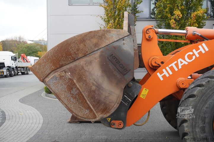 Artikulētais iekrāvējs Hitachi ZW220 articulated loader / 2 buckets