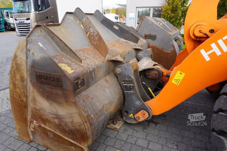 Artikulētais iekrāvējs Hitachi ZW220 articulated loader / 2 buckets