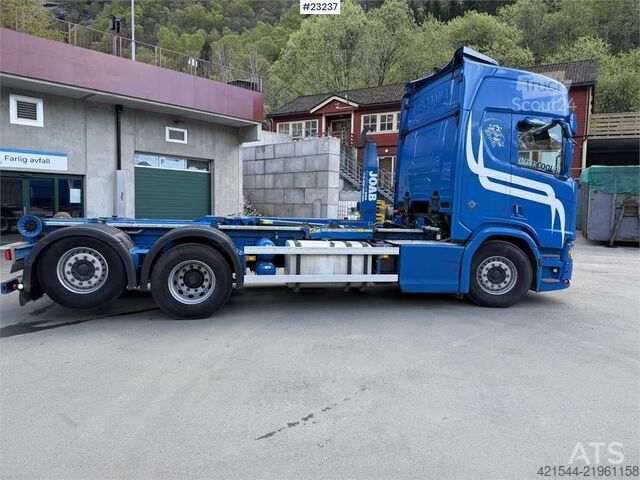 Kablio rankenos sistema Scania R660 6x2 hook truck with a 21t Joab hook and extra