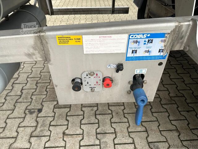 Citerne alimentaire Van Hool FOOD / RVS chassis / empty weight: 5.860kg / 29...