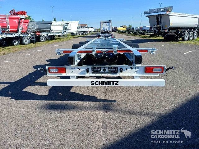 Напівпричіп зі змінним шасі Schmitz Cargobull Zentralachsanhänger Wechselfahrgestell Standard