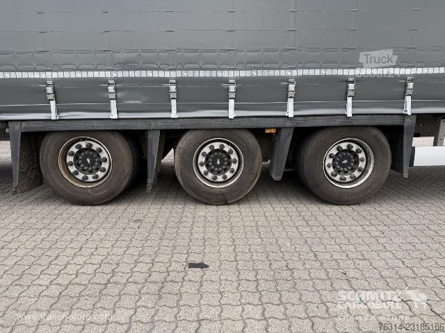 Semirimorchio con telone Schmitz Cargobull Curtainsider Mega Getränke