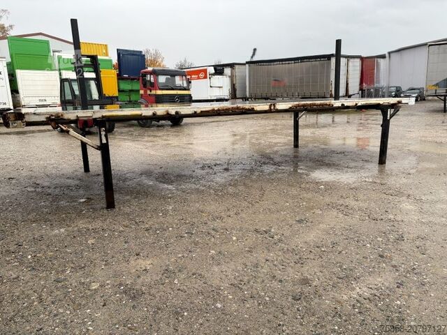 Wechselpritsche offen Krone Plattform 7,82m mit Steckrungen mittig