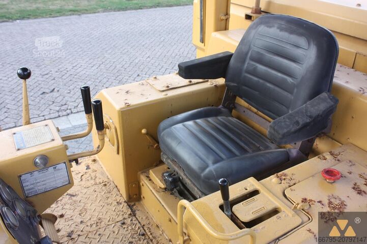 Kraftstofftankwagen Caterpillar D6E Fuel tanker