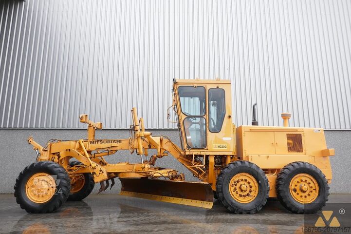 Grader Mitsubishi MG300