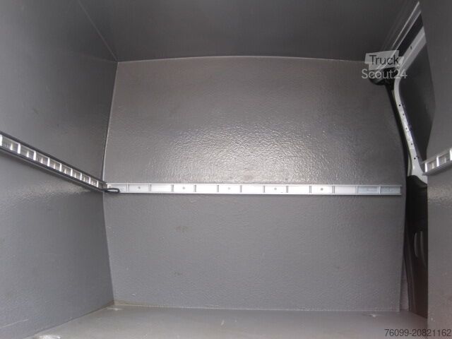 Furgone personalizzato Peugeot Partner HDI Hygieneausbau 3-Sitzer M+S