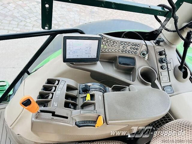 Ciągnik John Deere 6210R