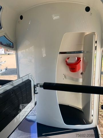 Prikolica za prevoz konj BÖCKMANN NEO LSR , begehbare Sattelkammer H 240 cm