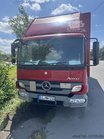 Вантажний автомобіль з кузовом-фургоном Mercedes-Benz Atego