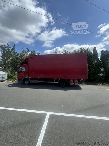 Вантажний автомобіль з кузовом-фургоном Mercedes-Benz Atego