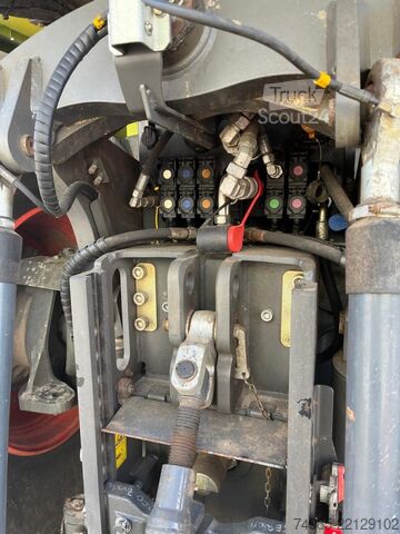 Traktor CLAAS Xerion 4200 Saddle Trac